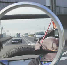 �~���[�Ɏʂ� MG-B