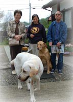 �ԕ䂩��̂R�l��2�C �B��̃X�i�b�v�ʐ^