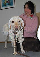 フードをかぶったビワちゃん