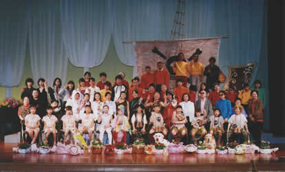 �s�[�^�[�p���̃Z�b�g��w�i�ɁA�W���ʐ^�B