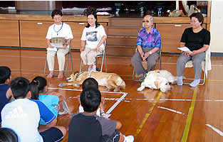 �q�������̑O�Ŗӓ����̘b�����郆�[�U�[����