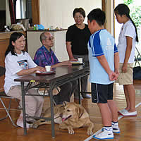 ���~�̏�̕����������q��